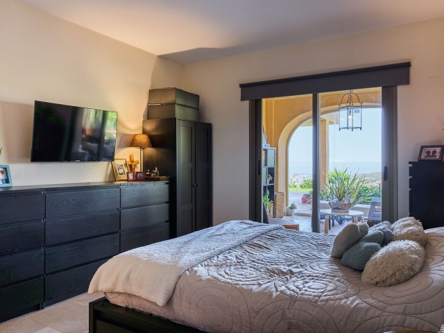 Apartamento con 3 Dormitorios  en Benahavís