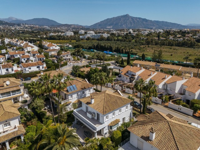 4 Soveroms Villa i Estepona