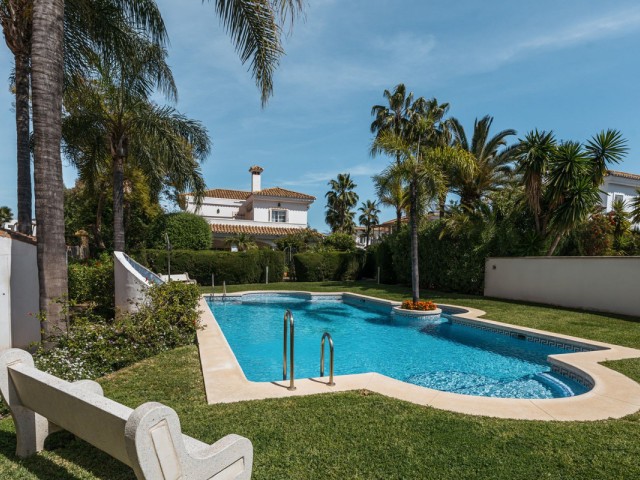 4 Soveroms Villa i Estepona