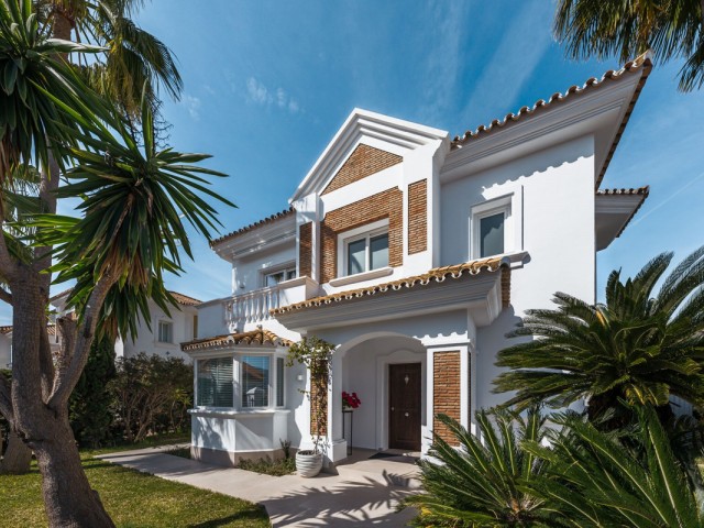 4 Soveroms Villa i Estepona