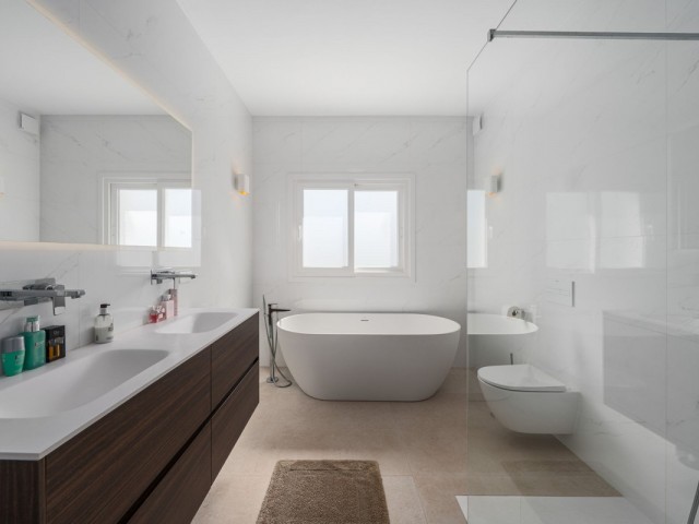4 Soveroms Villa i Estepona