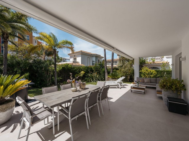 4 Soveroms Villa i Estepona