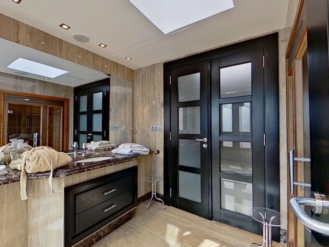 Penthouse in Los Monteros