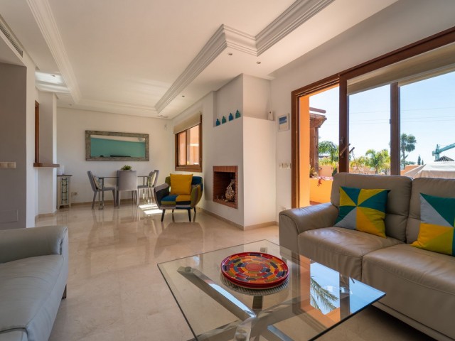 Maison mitoyenne avec 6 Chambres  à Riviera del Sol