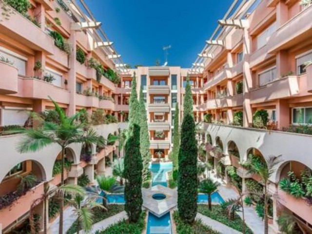 Comercial con 0 Dormitorios  en Nueva Andalucía