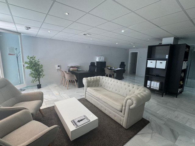 Comercial con 0 Dormitorios  en Nueva Andalucía