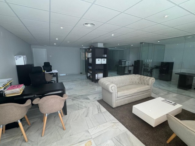 Comercial con 0 Dormitorios  en Nueva Andalucía