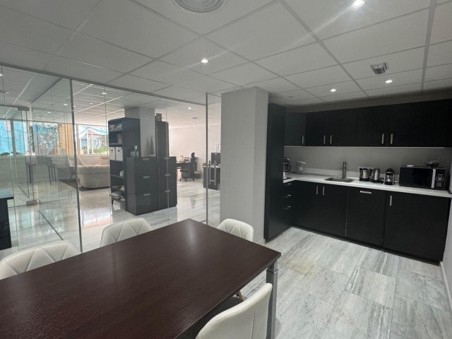 Comercial con 0 Dormitorios  en Nueva Andalucía