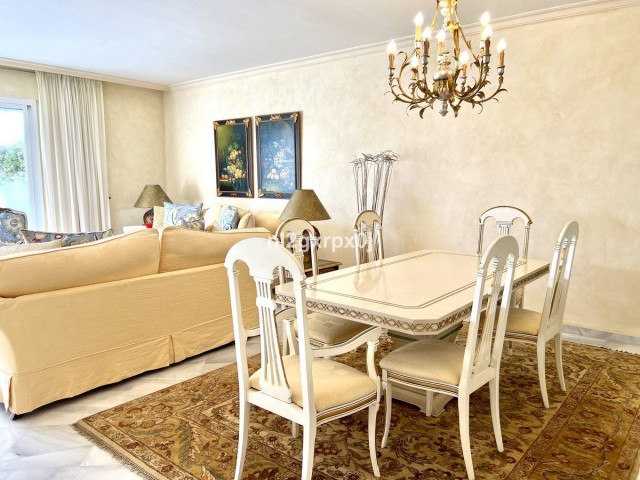 2 Schlafzimmer Apartment in Bahía de Marbella