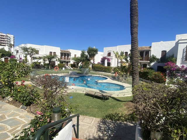 2 Bedrooms Townhouse in Estepona