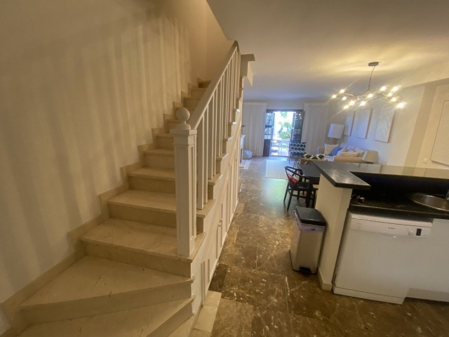 2 Bedrooms Townhouse in Estepona