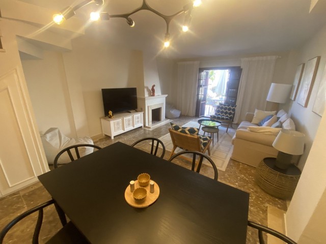 2 Bedrooms Townhouse in Estepona