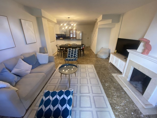 2 Bedrooms Townhouse in Estepona