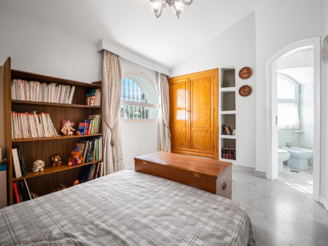 Adosado con 3 Dormitorios  en Sierra Blanca