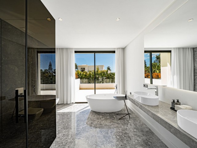 6 Bedrooms Villa in The Golden Mile