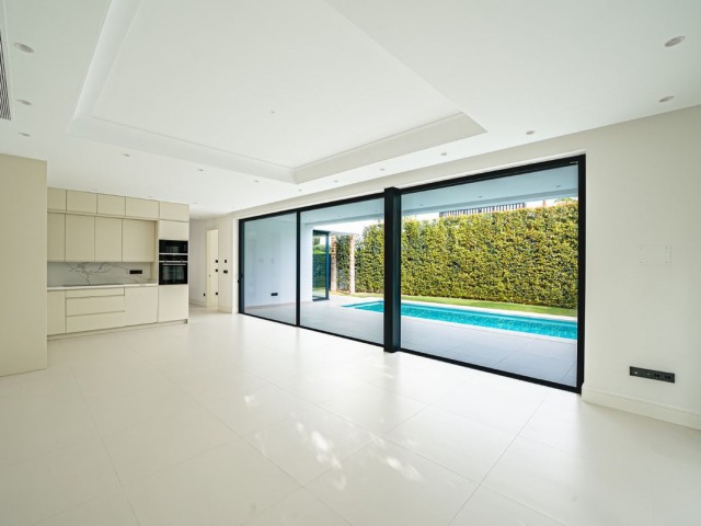 4 Bedrooms Villa in The Golden Mile