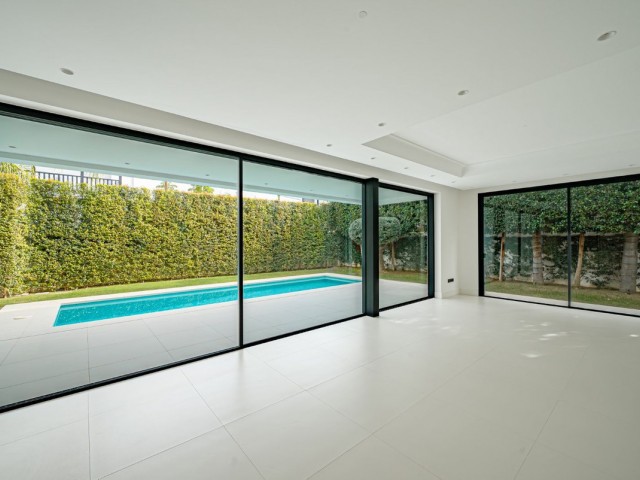 4 Bedrooms Villa in The Golden Mile