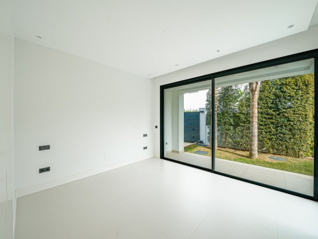 4 Bedrooms Villa in The Golden Mile