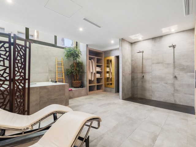 6 Schlafzimmer Villa in Costabella