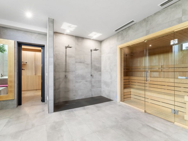 6 Schlafzimmer Villa in Costabella