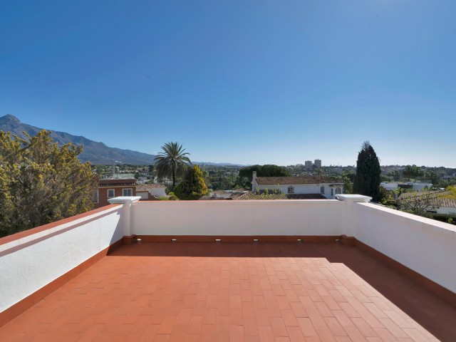 6 Sovrums Villa i Las Brisas