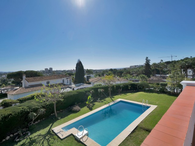 6 Sovrums Villa i Las Brisas