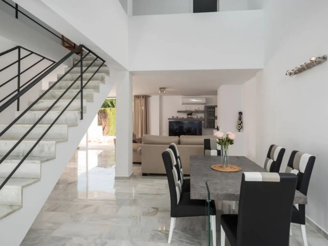 4 Slaapkamer Rijtjeshuis in Atalaya