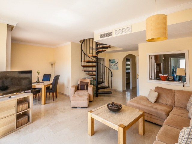 Ático con 2 Dormitorios  en Elviria