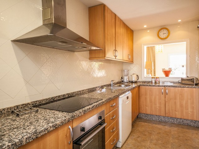 Ático con 2 Dormitorios  en Elviria