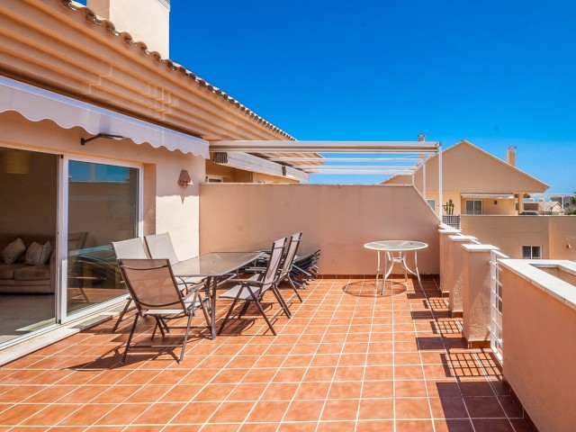 Ático con 2 Dormitorios  en Elviria