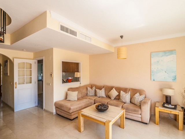 Ático con 2 Dormitorios  en Elviria