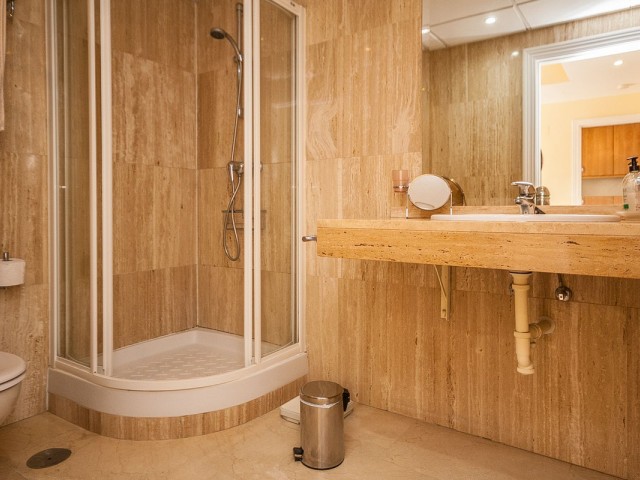 Ático con 2 Dormitorios  en Elviria