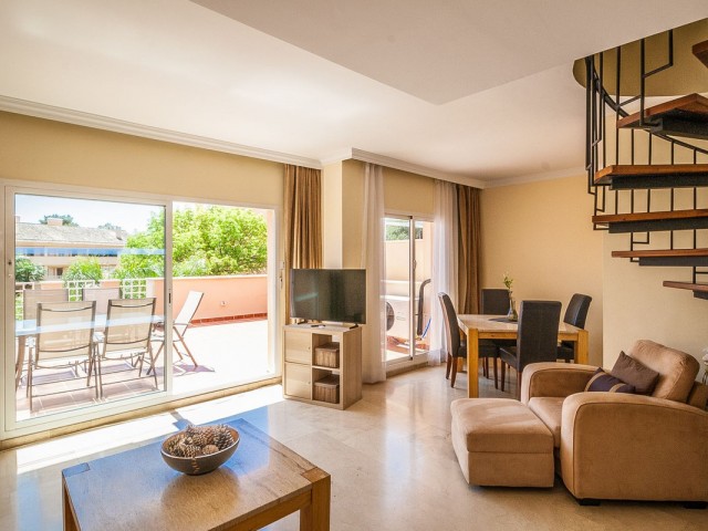 Ático con 2 Dormitorios  en Elviria