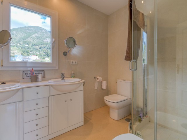 Villa con 5 Dormitorios  en Mijas