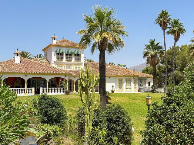 Villa con 9 Dormitorios  en Cerros del Aguila