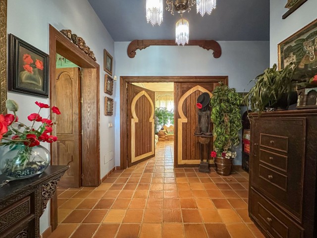 Villa con 9 Dormitorios  en Cerros del Aguila