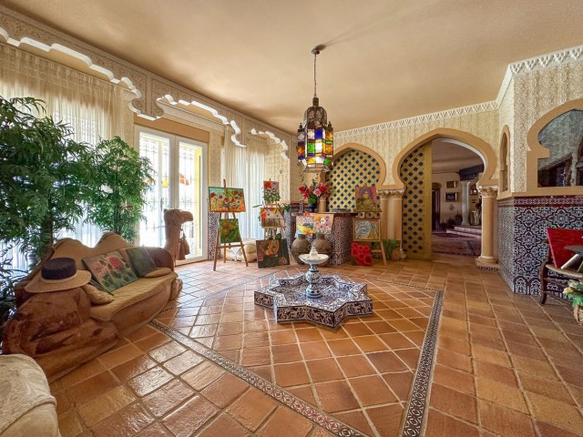 Villa con 9 Dormitorios  en Cerros del Aguila