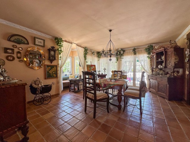 Villa con 9 Dormitorios  en Cerros del Aguila