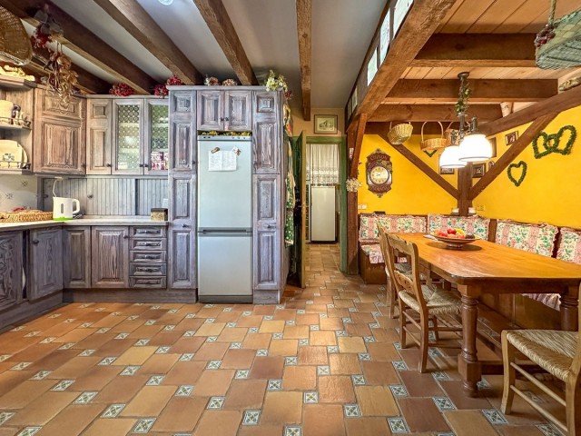 Villa con 9 Dormitorios  en Cerros del Aguila