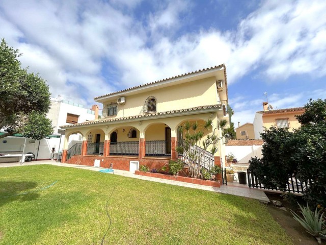 Villa con 5 Dormitorios  en Mijas