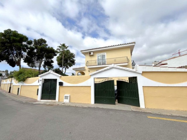 Villa con 5 Dormitorios  en Mijas