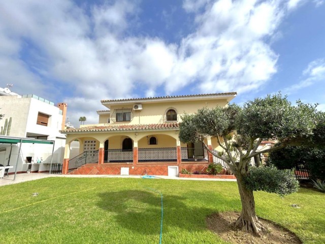 Villa con 5 Dormitorios  en Mijas