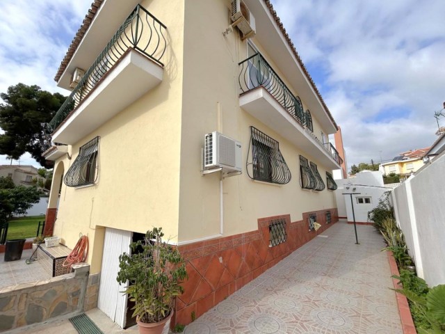 Villa con 5 Dormitorios  en Mijas