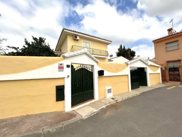 Villa con 5 Dormitorios  en Mijas