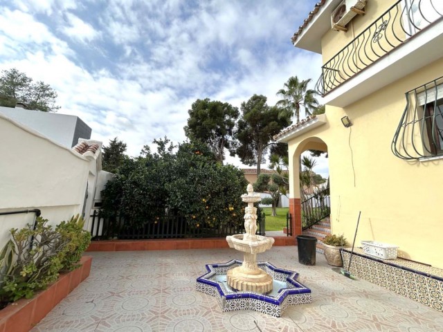 5 Bedrooms Villa in Mijas