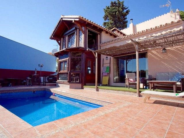 6 Sovrums Villa i Cabopino