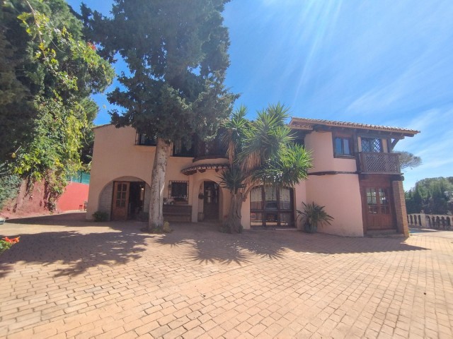 6 Sovrums Villa i Cabopino