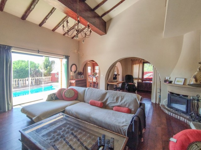 6 Sovrums Villa i Cabopino