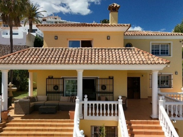 Villa con 5 Dormitorios  en La Cala de Mijas