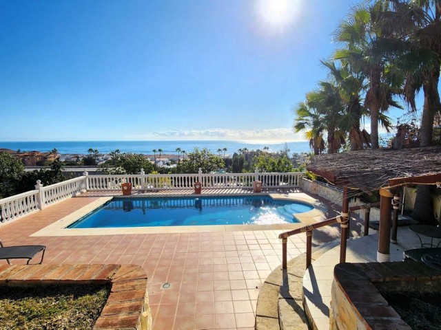Villa con 5 Dormitorios  en La Cala de Mijas